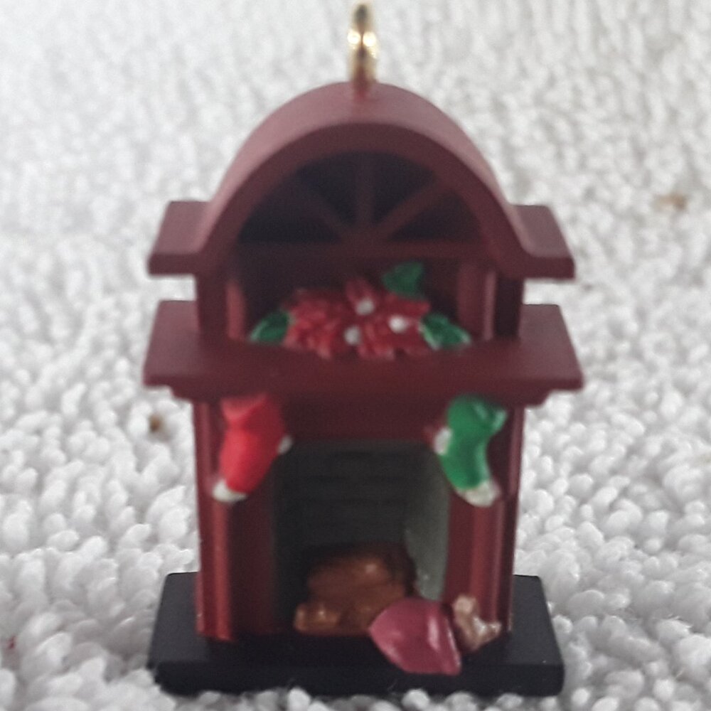 Hallmark Miniature Ornament- Ready for Santa, 1997 - Picture 1 of 5